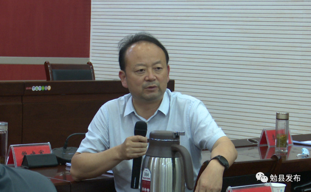 县委书记黎建军出席会议并讲话,县委副书记,代县长罗国才主持会议,会