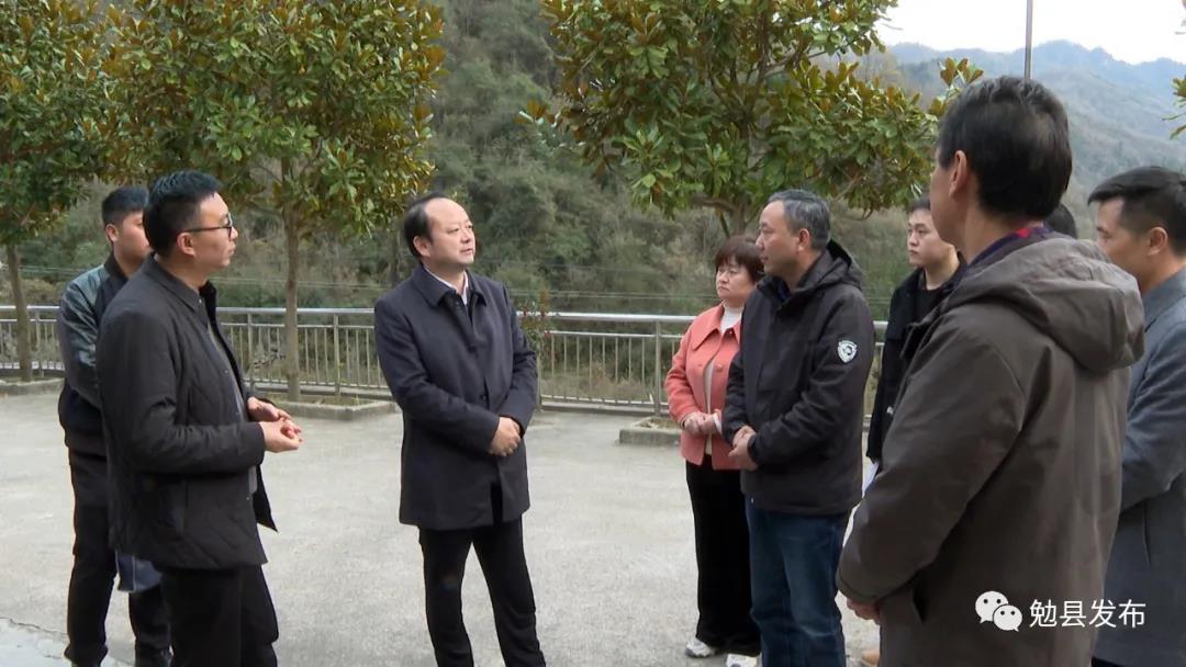 黎建军到长沟河镇检查重点工作 - 政务要闻 - 勉县
